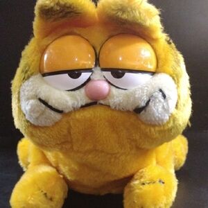 1981 Erect Tail/ Crouching Garfield Plush 15 Inches Long-8" Tip Of Tail-6" Wide